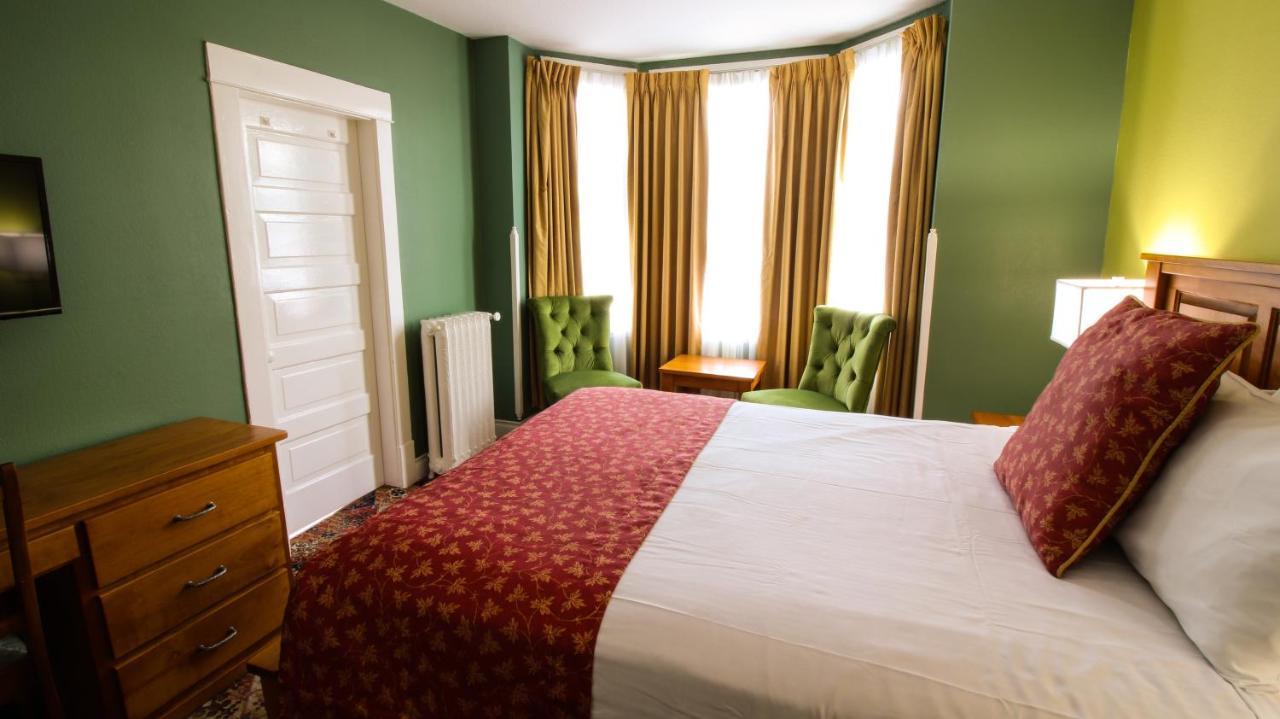 James Bay Inn Hotel, Suites & Cottage فكتوريا المظهر الخارجي الصورة