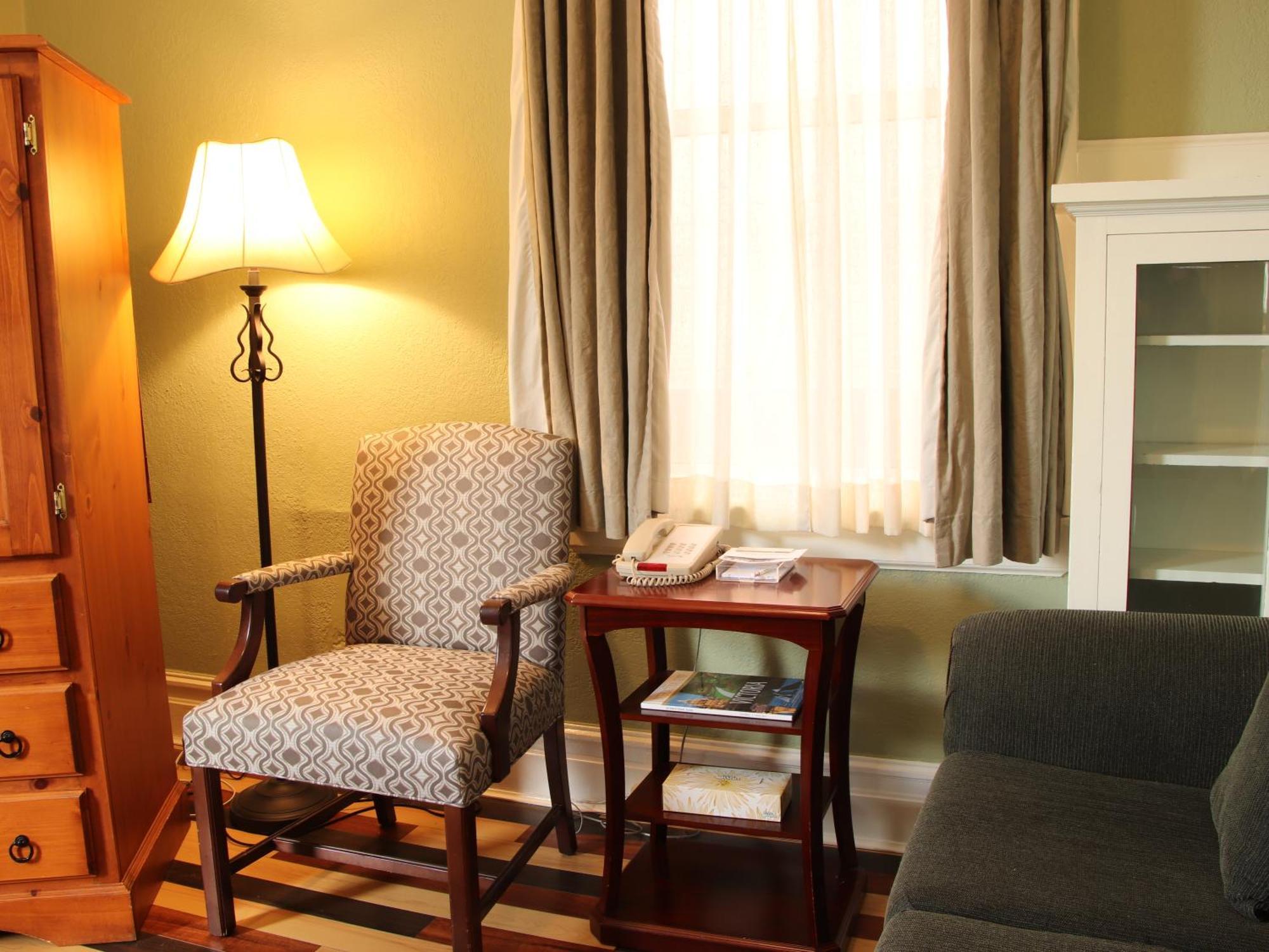 James Bay Inn Hotel, Suites & Cottage فكتوريا المظهر الخارجي الصورة